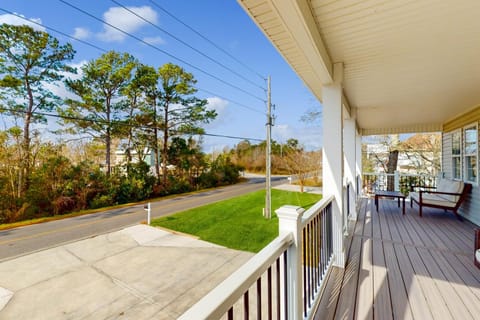 Coastal Driftwood House in Surf City