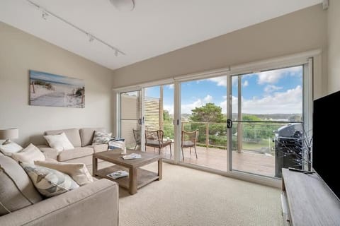 Water View Home - Minutes To Town Maison in Batemans Bay