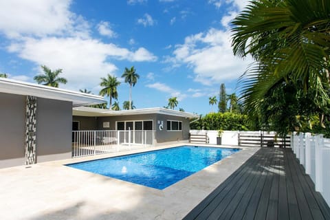 Property building, Pool view, Swimming pool, sunbed