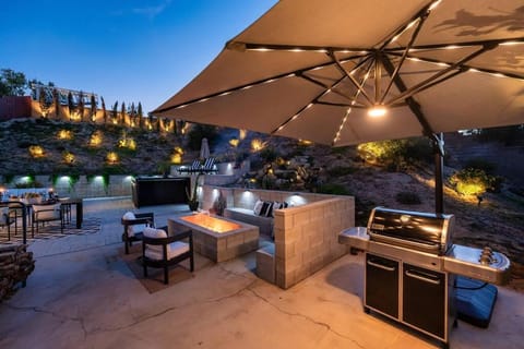 Luxury Getaway: Hot Tub,Pool Table,Fire Pit Casa in Palmdale