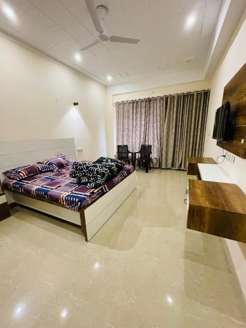 NIRMAL HOMES Bed and Breakfast in Noida
