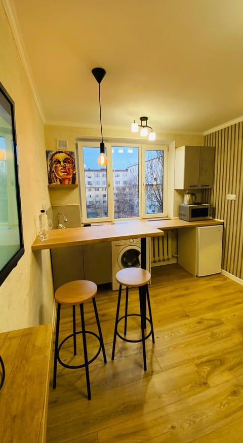 Kitchen or kitchenette, Dining area, minibar, oven