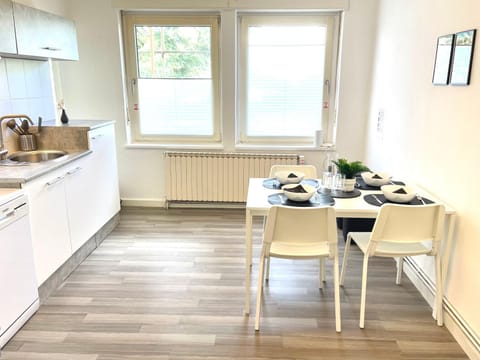 modern Apartment - balcony - WLAN - Smart-TV - Kitchen - for workers - 2x 6pers & 1x 3pers Apartment in Osnabrück