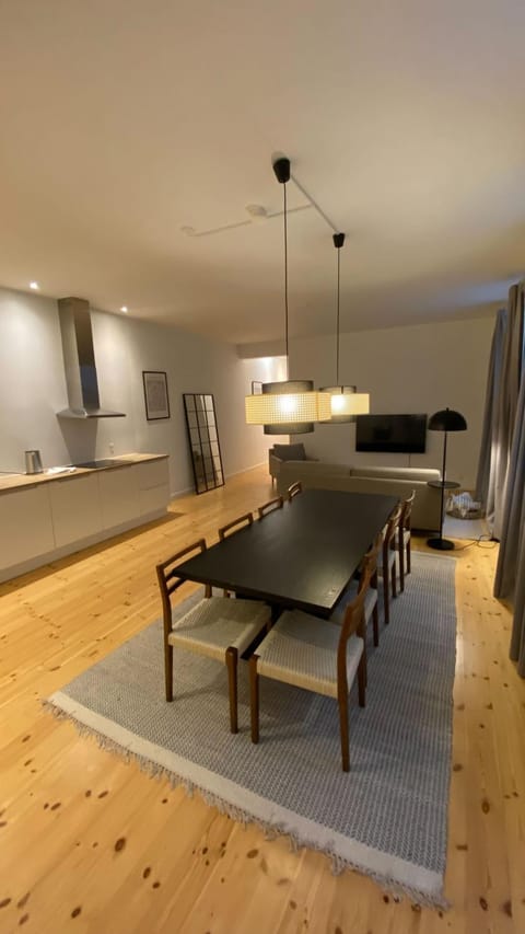 Stunning 5 BR Flat by The Lakes Condo in Frederiksberg