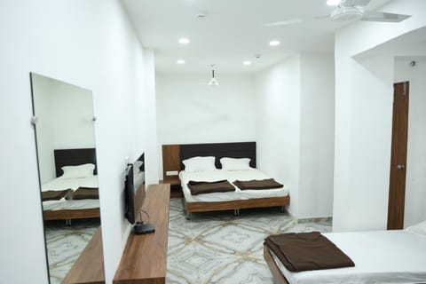 Bed, TV and multimedia, air conditioner