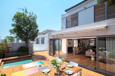 Property building, Patio, Balcony/Terrace, Seating area, Dining area, Swimming pool