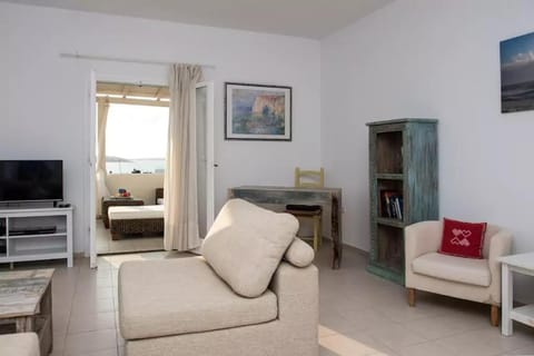 Adorable 3 bedroom maisonette in Pounta Apartment in Paros, Greece