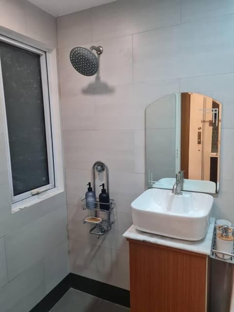 Cozy 2BR in BGC near golf course - B Fort TB Apartment in Makati