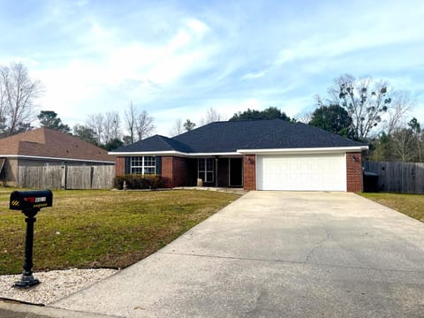 Entire home in Foley, Alabama, United States Villa in Foley