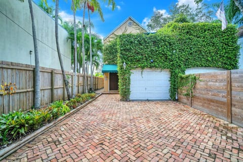 Center Grove - Lush & Spacious & New - 3 Bedrooms Maison in Coconut Grove