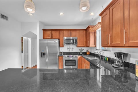 Center Grove - Lush & Spacious & New - 3 Bedrooms Haus in Coconut Grove