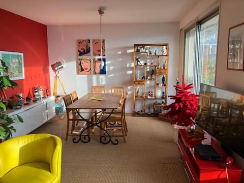 Living room, Dining area