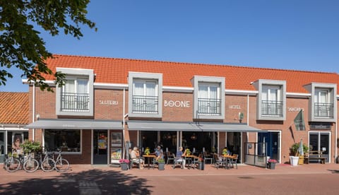 Property building, Day