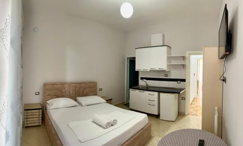 Bed, TV and multimedia, Kitchen or kitchenette, Photo of the whole room, Bedroom, hair dresser, minibar, oven