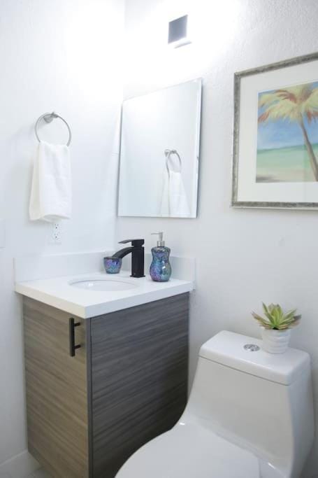 Apt 4 Miami Designer Apartment in the Upper East-Side Apartamento in Miami Shores