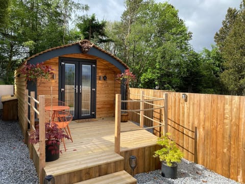 Property building, Patio, Balcony/Terrace