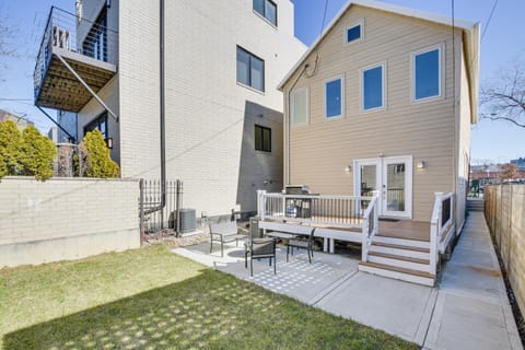 Bright Chicago Home with Backyard Less Than 5 Mi to Downtown House in Bucktown