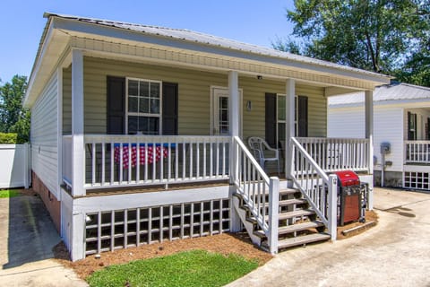 House #12 Sweet Home Alabama ( pet friendly) Pool View House in Weiss Lake