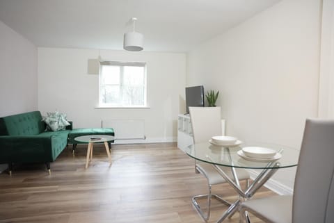 Stylish Pride Park DERBY Apartment - Free WIFI, Parking Apartment in Derby