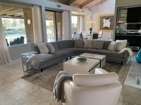 CLOUD NINE: Glamorous 3 Master Suites in a Beautiful Desert Vista Setting! Managed by Greenday. Villa in Cathedral City