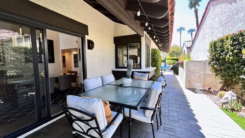 CASA de SEVILLE: contemporary compound w/ private pool, perfect desert retreat! Managed by Greenday. Villa in Cathedral City