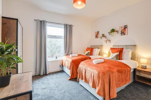 Stylish & Vibrant 2 BR Retreat Manchester Apartment in Manchester