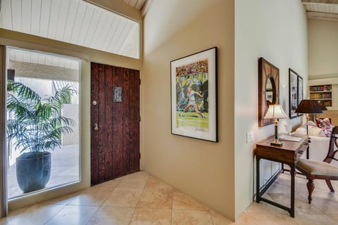 ELEGANT LAKESIDE VILLA: Epitome of the Indoor-Outdoor Palm Springs Lifestyle! Managed by Greenday. House in Rancho Mirage
