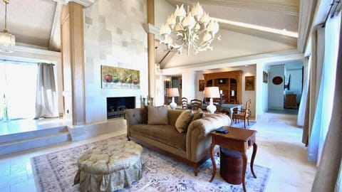 LA DOLCE VITA VILLA 3 en-suites+large living spaces+glorious outdoor space:managed by Greenday Villa in Rancho Mirage