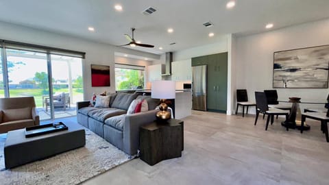 SOUTHERN VISTA: contemporary 2 bed/2 bath + den, inspiring panoramic views. Managed by Greenday! Villa in Rancho Mirage