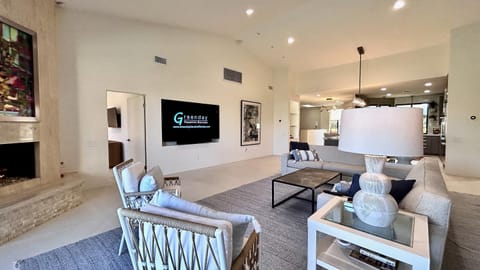The Suite Spot: renovated, contemporary, 3 private suites, lap pool and spa. A Greenday property. Villa in Rancho Mirage