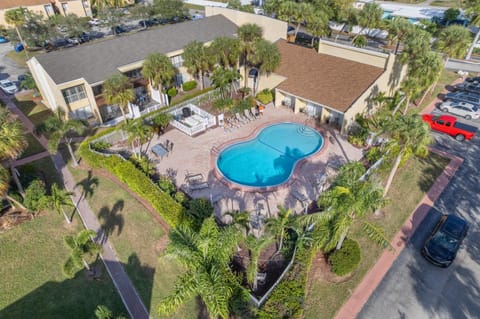 Bird's eye view, Swimming pool