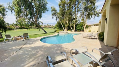 VILLA BELLA: Your private desert resort awaits. Pool, Views, Guesthouse! Managed by Greenday. Villa in Rancho Mirage