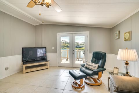 North Fort Myers Golf Retreat with Patio and View! Casa in North Fort Myers