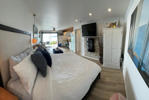 The Beach Hideaway - Eagles Suite Vacation rental in Sechelt