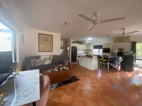 Master Ensuite and private balcony Vacation rental in Cairns