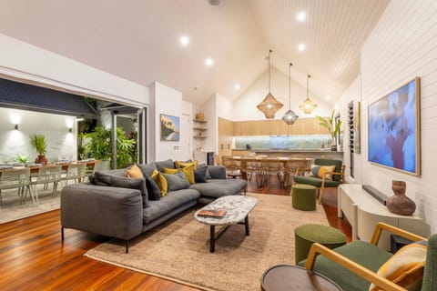 Sea Pavilion - Luxury home sleeps 12 guests House in Port Douglas