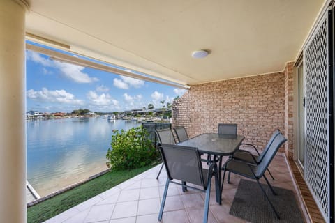 Patio, Day, Dining area, River view