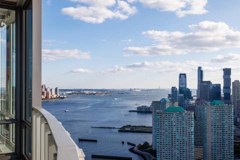 Tallest Penthouse in NJ with Wraparound Balcony Condominio in Hoboken
