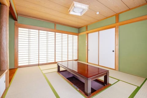 Stayinn Itoshima - 6-bedroom Vacation Rental House in Fukuoka