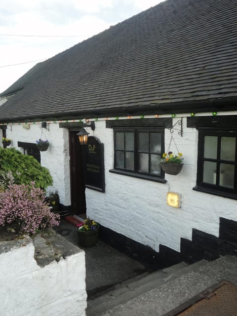 The Dog & Partridge Country Inn Auberge in Staffordshire Moorlands District