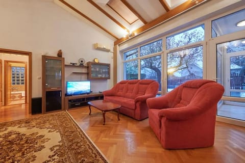 TV and multimedia, Living room, Seating area