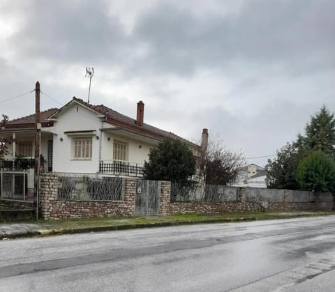 Property building, Neighbourhood, Garden view, Street view