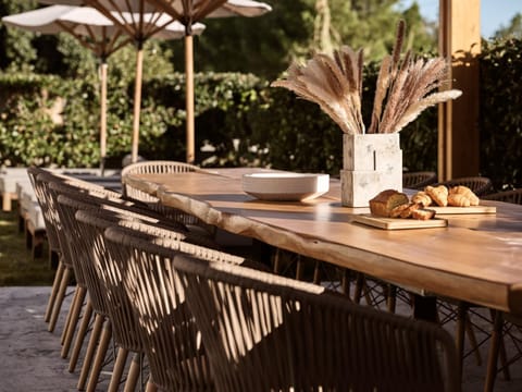 Patio, Dining area, Garden view