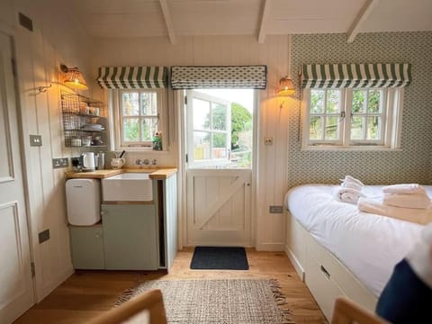 Shepherd's Hut at The Granary Bed and Breakfast in Steyning