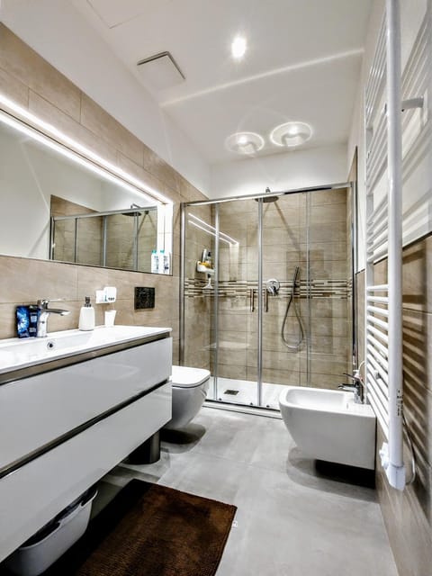 Shower, Bathroom, towels