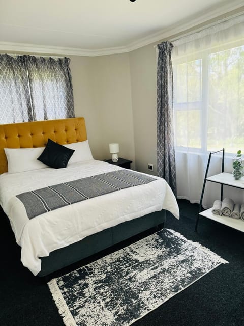 Pink Dot Guesthouse Bed and Breakfast in Roodepoort