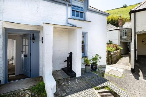 The Pump, Port Isaac Bay Holidays House in Port Isaac