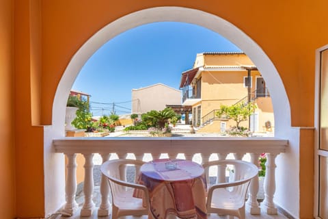 Mires House Side Ground Floor 3 Apartamento in Saint Gordios beach