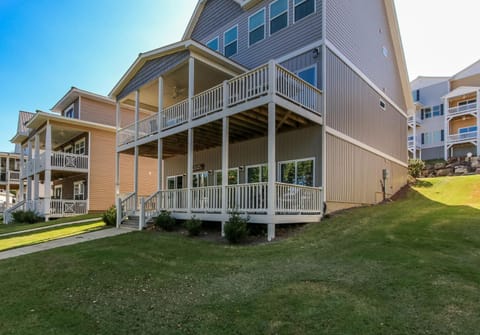 House #44 Dock Holiday (no pets) Lakefront Private Boatslip House in Weiss Lake