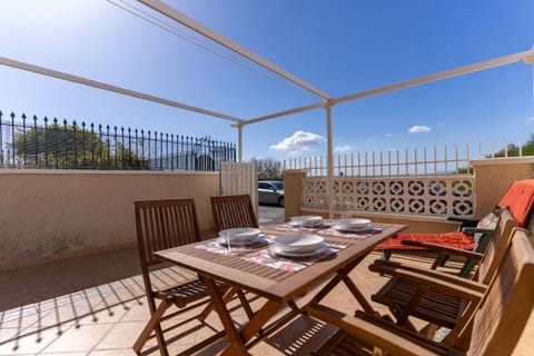 Patio, Day, Balcony/Terrace, Seating area, Dining area